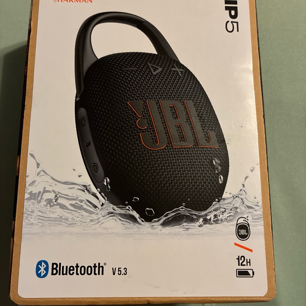 JBL clip 5 portable Bluetooth speaker - Picture 2 of 6